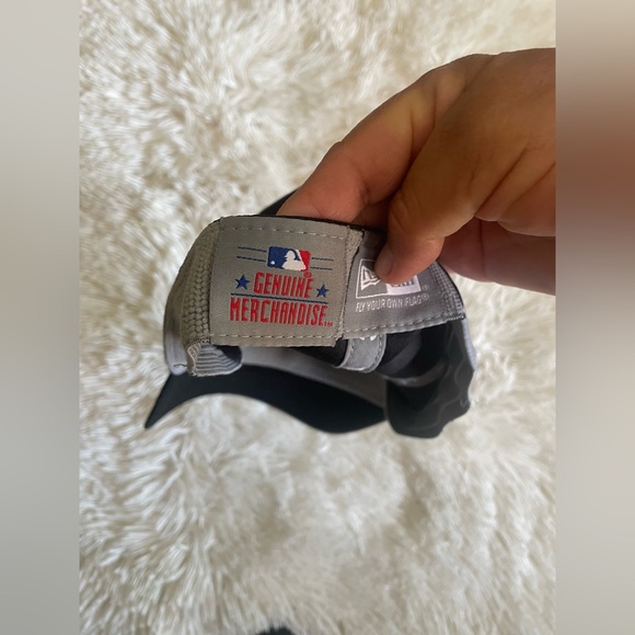 Los Angeles Dodgers Black/Black Adjustable Strap Hat Cap - Picture 3 of 4